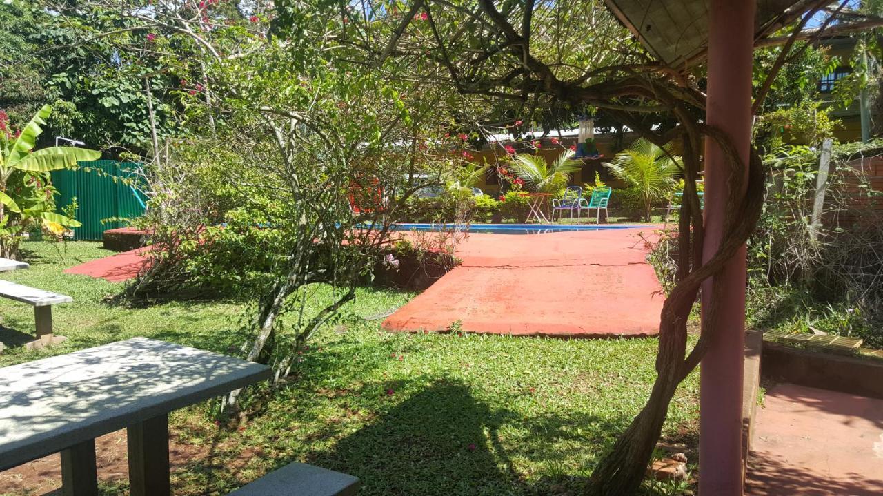Hotel Y Residencial Amigos Puerto Iguazú Esterno foto