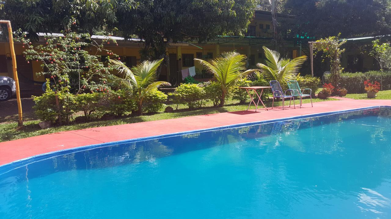 Hotel Y Residencial Amigos Puerto Iguazú Esterno foto